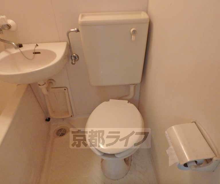 トイレ　清潔感のあるトイレになります。