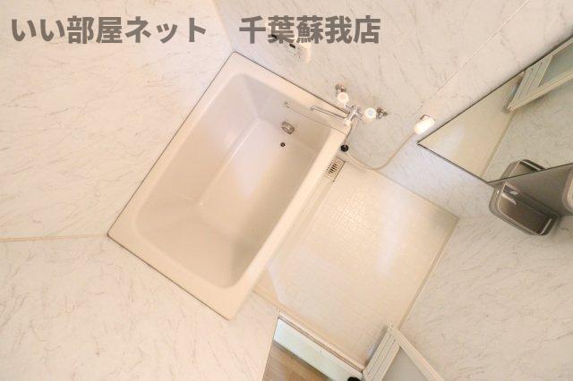 バス・シャワールーム　コンパクトで使いやすいお風呂です