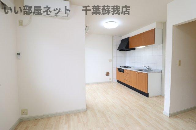 居室・リビング　こちらの居間で趣味の時間をお楽しみください