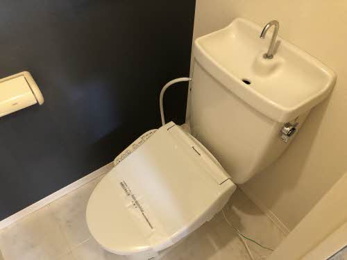 トイレ　掲載写真は同一建物内の別間取りの部屋を掲載おります。実際のお