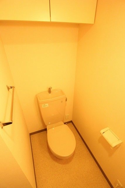 トイレ　★トイレにも収納付き★