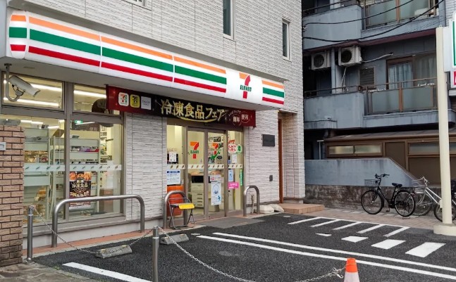 コンビニ　セブンイレブン 品川南大井1丁目店（コンビニ）まで322m
