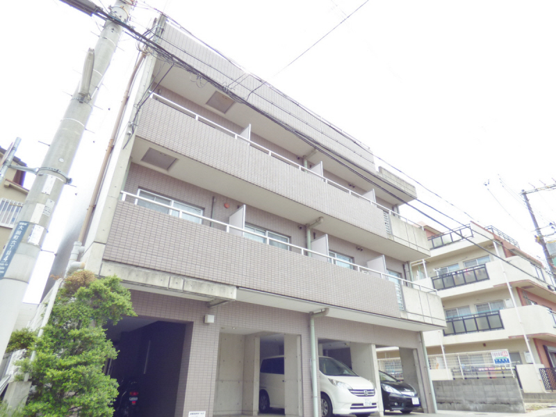 建物外観　タイル貼りのキレイなマンション