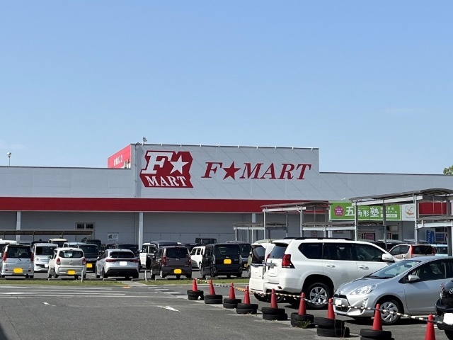 スーパー　Ｆ☆ＭＡＲＴサーキット通り店（スーパー）まで1012m