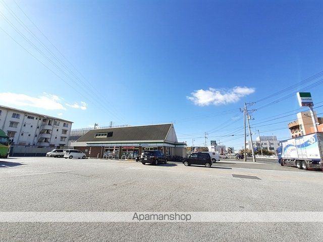 コンビニ　ファミリーマート　高知介良バイ（コンビニ）まで270m
