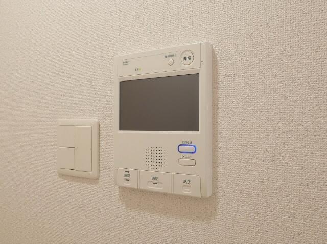 セキュリティ　?モニター付きインターホンです