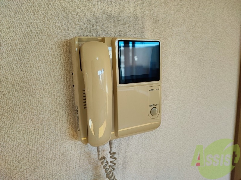 セキュリティ　モニター付きインターホンです。来客時も安心ですね。