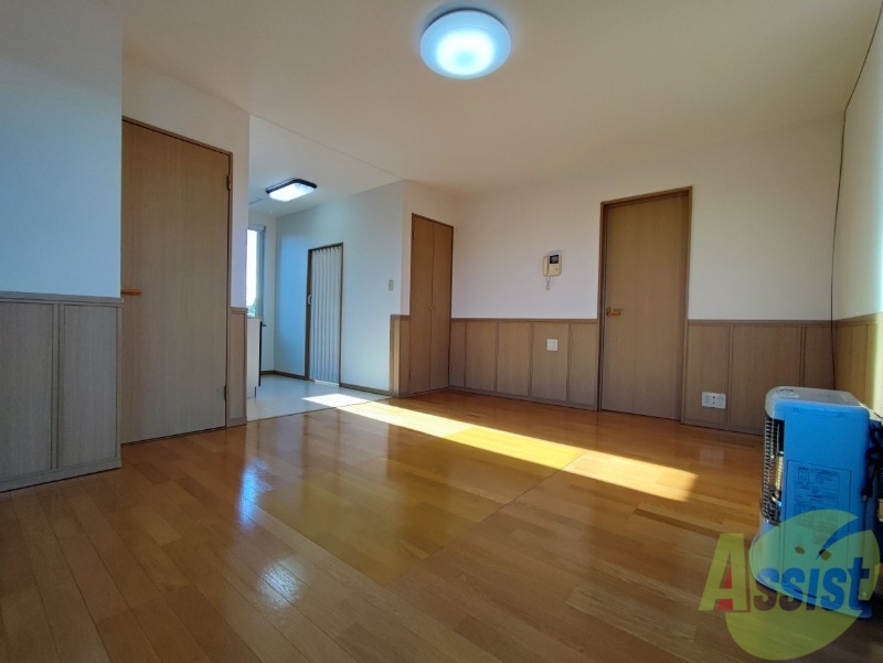 居室・リビング　広くてキレイなお部屋が広がっていて、充実した生活が送れそう。