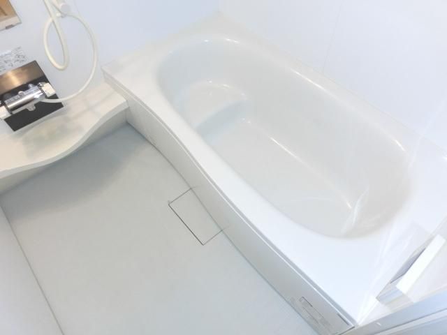バス・シャワールーム　ゆったり一坪風呂　追い焚き機能付きバス
