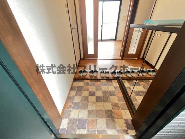 玄関　※別号室参考写真になります。