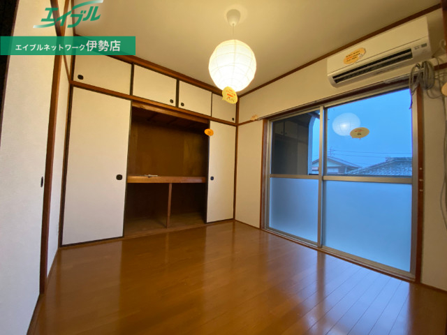 居室・リビング　同物件別部屋の写真