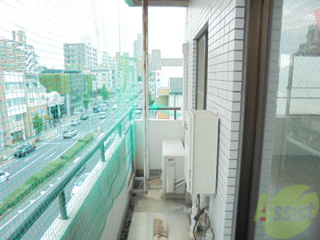 バルコニー　こちらで洗濯物を干してくださいね。