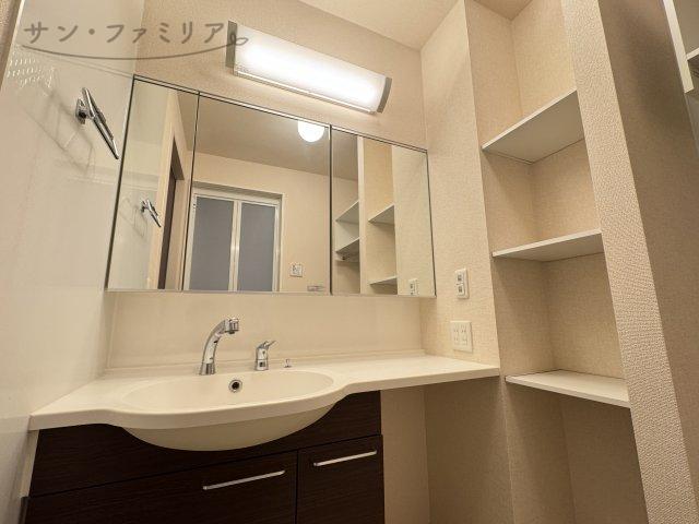 洗面設備　同一物件別部屋写真