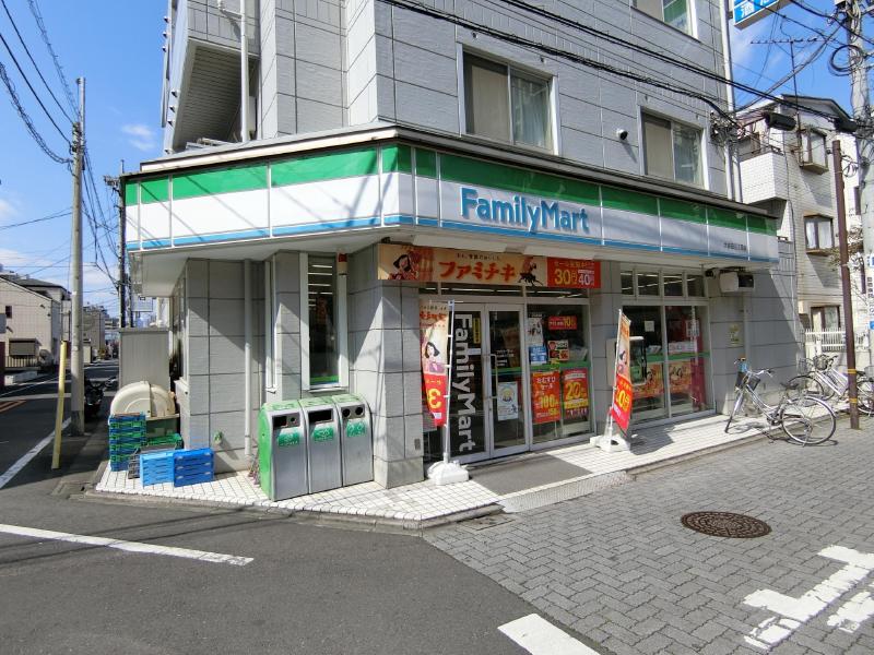コンビニ　ファミリーマート（コンビニ）まで20m