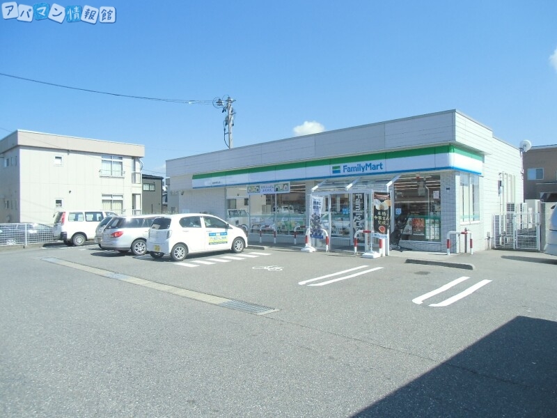 コンビニ　ファミリーマート新潟中野山店（コンビニ）まで1070m