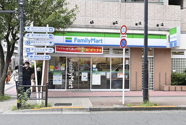 コンビニ　ファミリーマート練馬駅前店（コンビニ）まで340m
