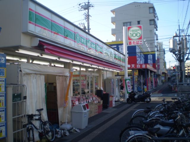 コンビニ　ローソンストア１００（コンビニ）まで220m