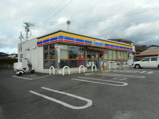 コンビニ　ミニストップ（コンビニ）まで850m