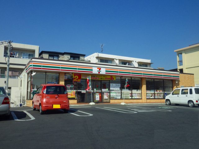 コンビニ　セブン イレブン四日市城東町店（コンビニ）まで564m