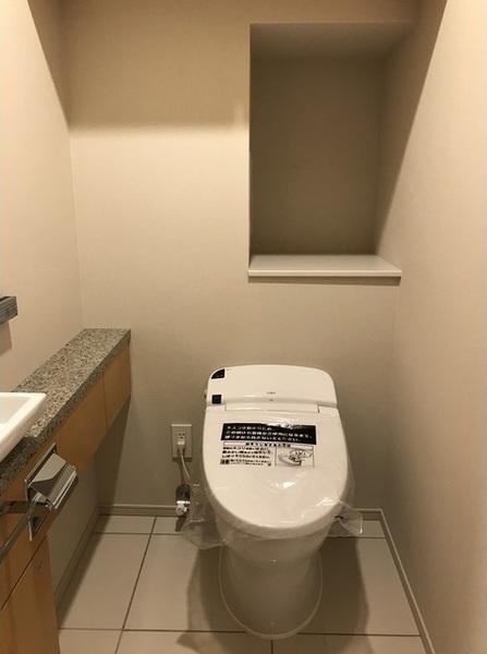 東京メトロ銀座線 表参道駅 徒歩13分 13階建 築9年のトイレ写真