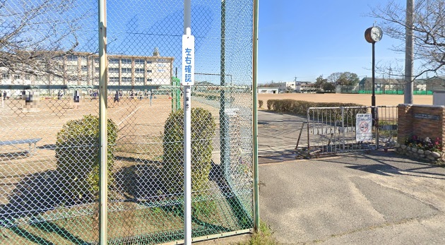 中学校　奥中学校（中学校）まで303m