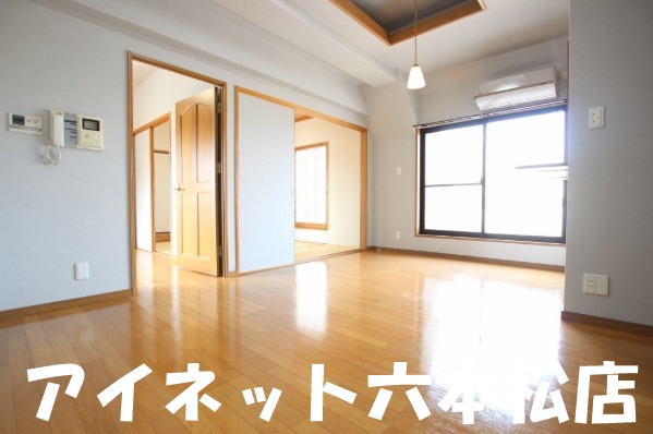 居室・リビング　家具の配置にリビングですね