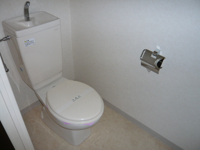 阪急宝塚線 岡町駅 徒歩15分 7階建 築25年のトイレ写真