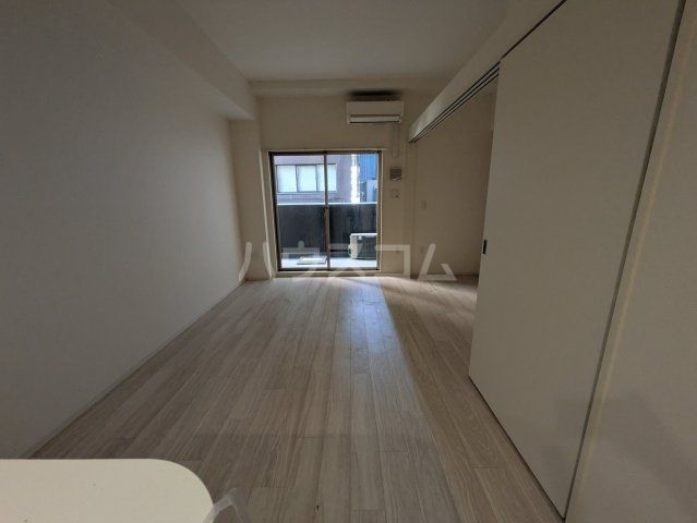 セレニテフラン谷町四丁目の居間写真