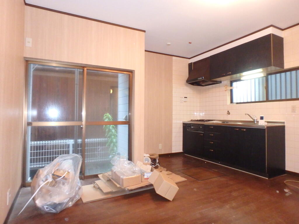 泉南市岡田5丁目戸建の居間写真