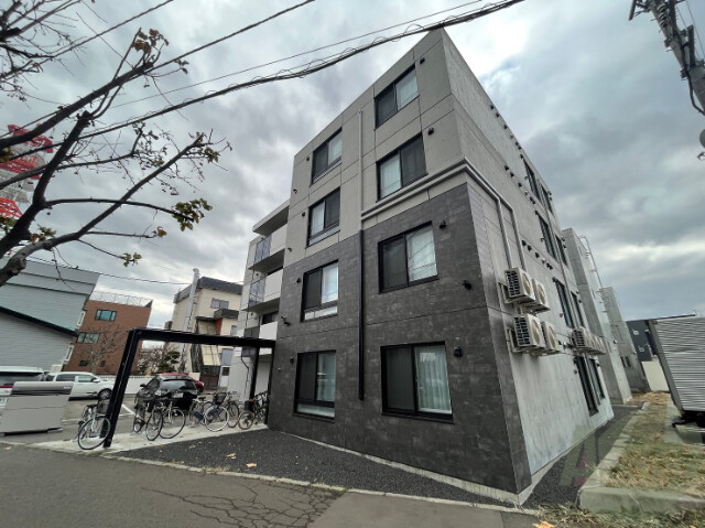 建物外観　札幌市北区北三十二条西「ＦＭ７」