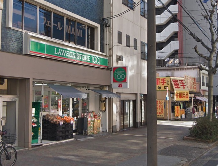 コンビニ　ローソン１００（コンビニ）まで102m