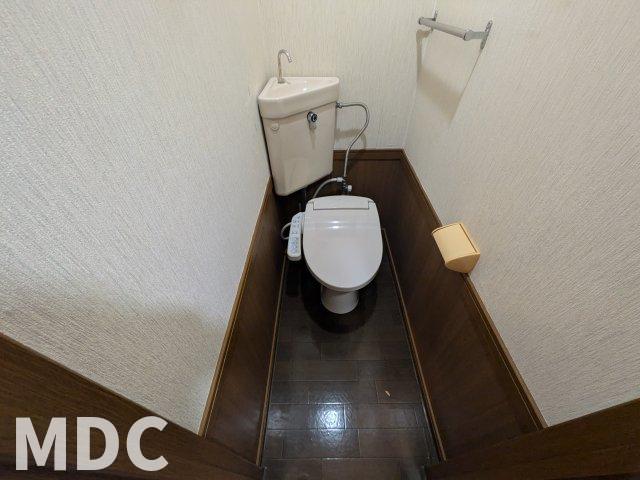 ＪＲ高徳線 吉成駅 徒歩42分 3階建 築33年のトイレ写真