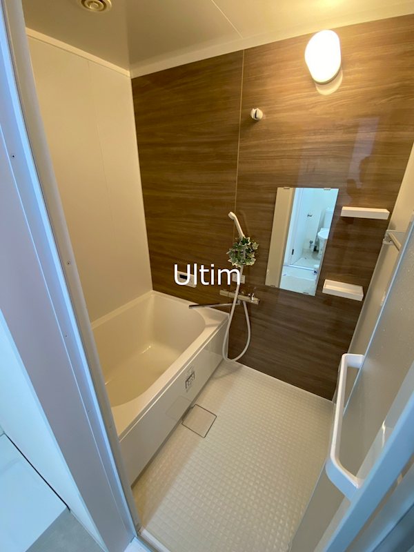 バス・シャワールーム　※同タイプの他のお部屋です