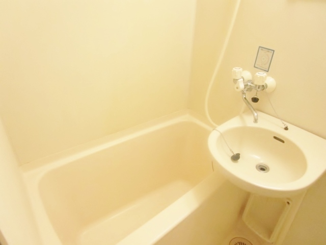 バス・シャワールーム　別部屋参考写真です