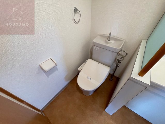 ＪＲおおさか東線 ＪＲ河内永和駅 徒歩3分 8階建 築26年のトイレ写真