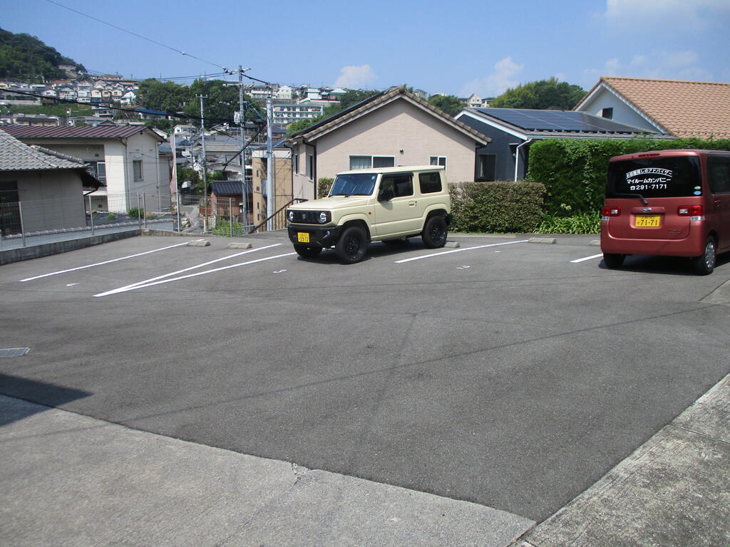 【広島市南区本浦町のアパートの駐車場】