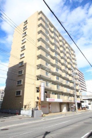 豊田市小坂本町のマンションの建物外観