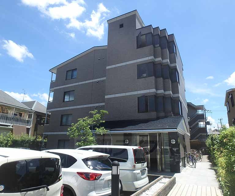 長岡京市久貝のマンションの建物外観
