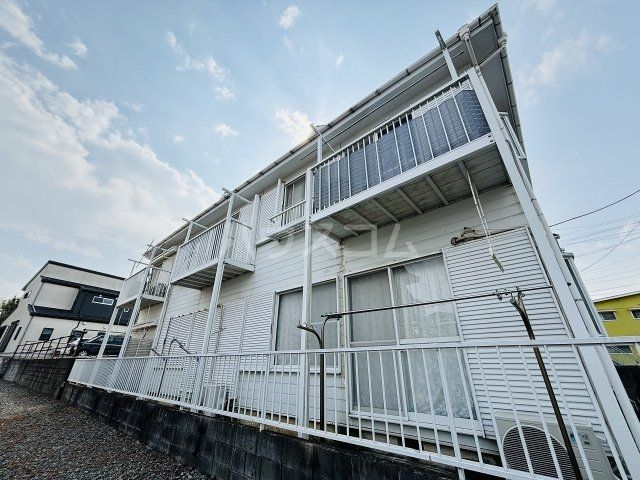 茅ヶ崎市香川のアパートの建物外観