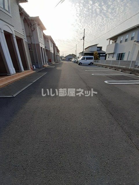 【新居浜市桜木町のアパートの駐車場】