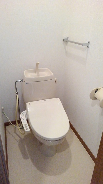 【津山市押入のアパートのトイレ】