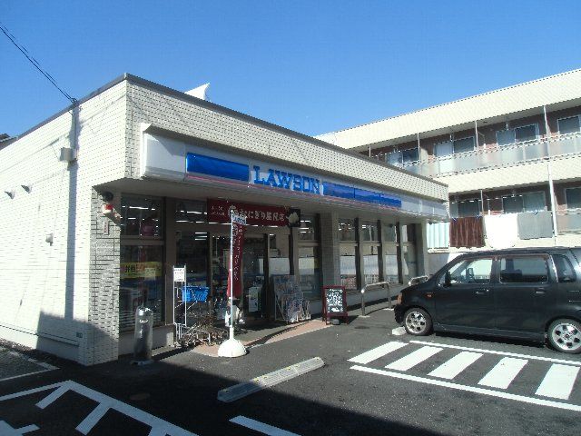 横浜市金沢区六浦南のアパートのコンビニ