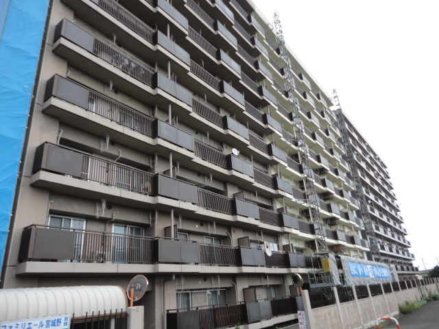 ファミリエール宮城野西館の建物外観