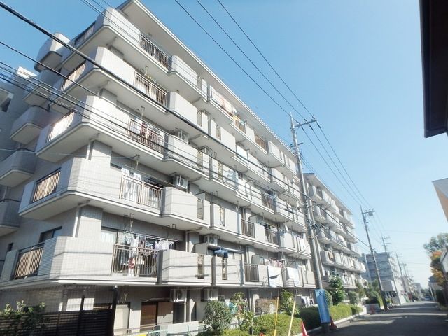 【横浜市都筑区見花山のマンションのエントランス】