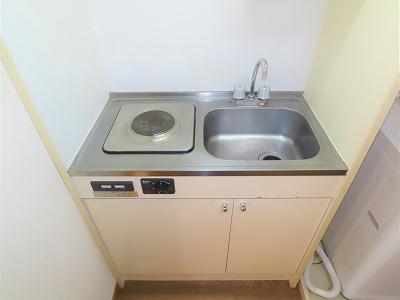 キッチン　1口の電気コンロまたはIHコンロとなります