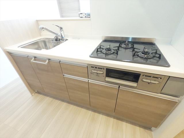 キッチン　３口ガスコンロ