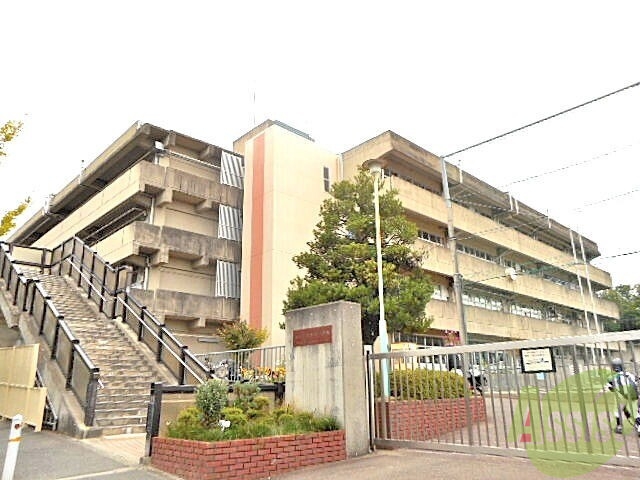 【吹田市佐井寺南が丘のマンションの小学校】