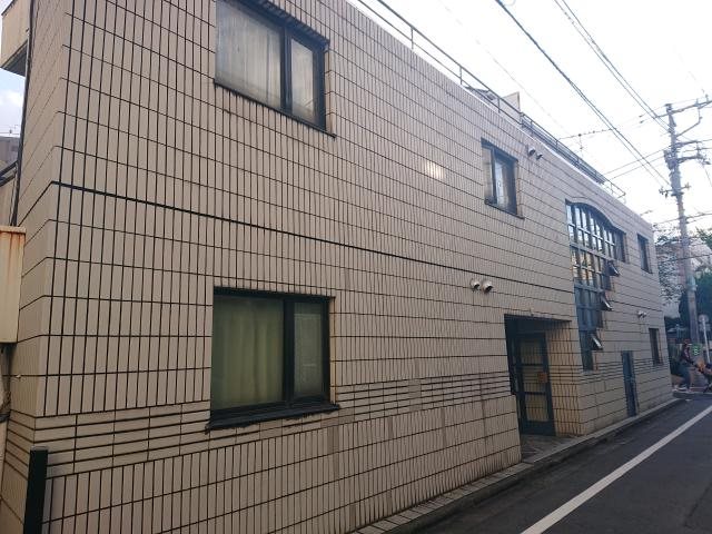 【アーバンアキの建物外観】