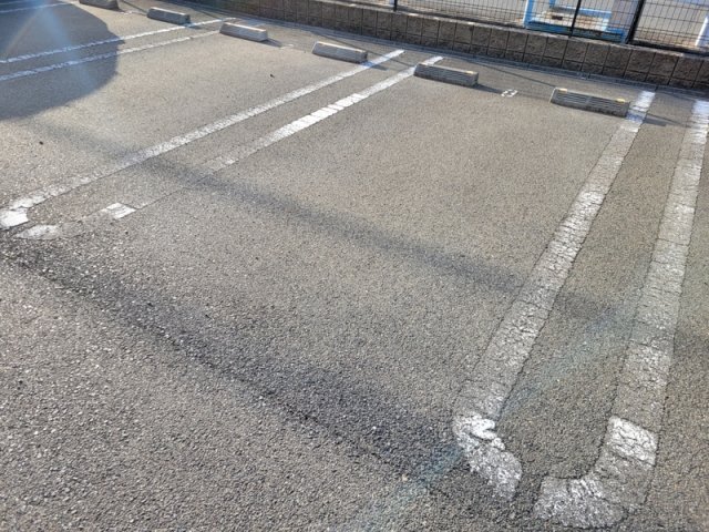 【加古川市別府町新野辺北町のアパートの駐車場】