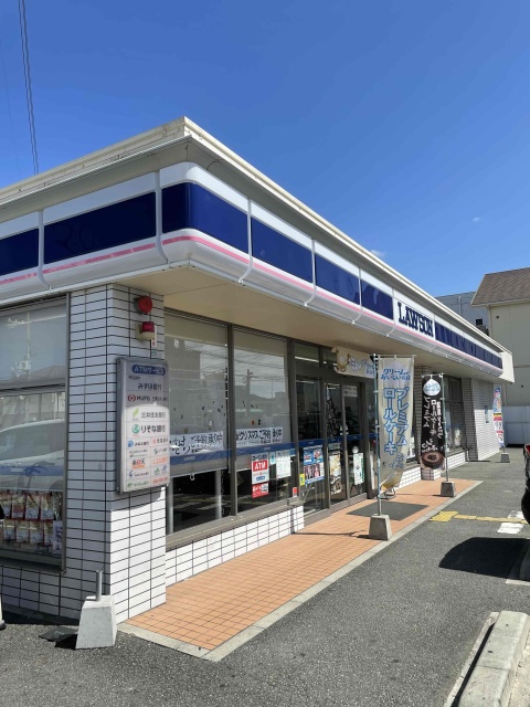 コンビニ　ローソン　西神吉町岸店（コンビニ）まで52m
